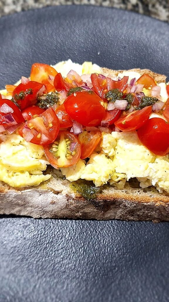 Toast no pão rústico de fermentação natural